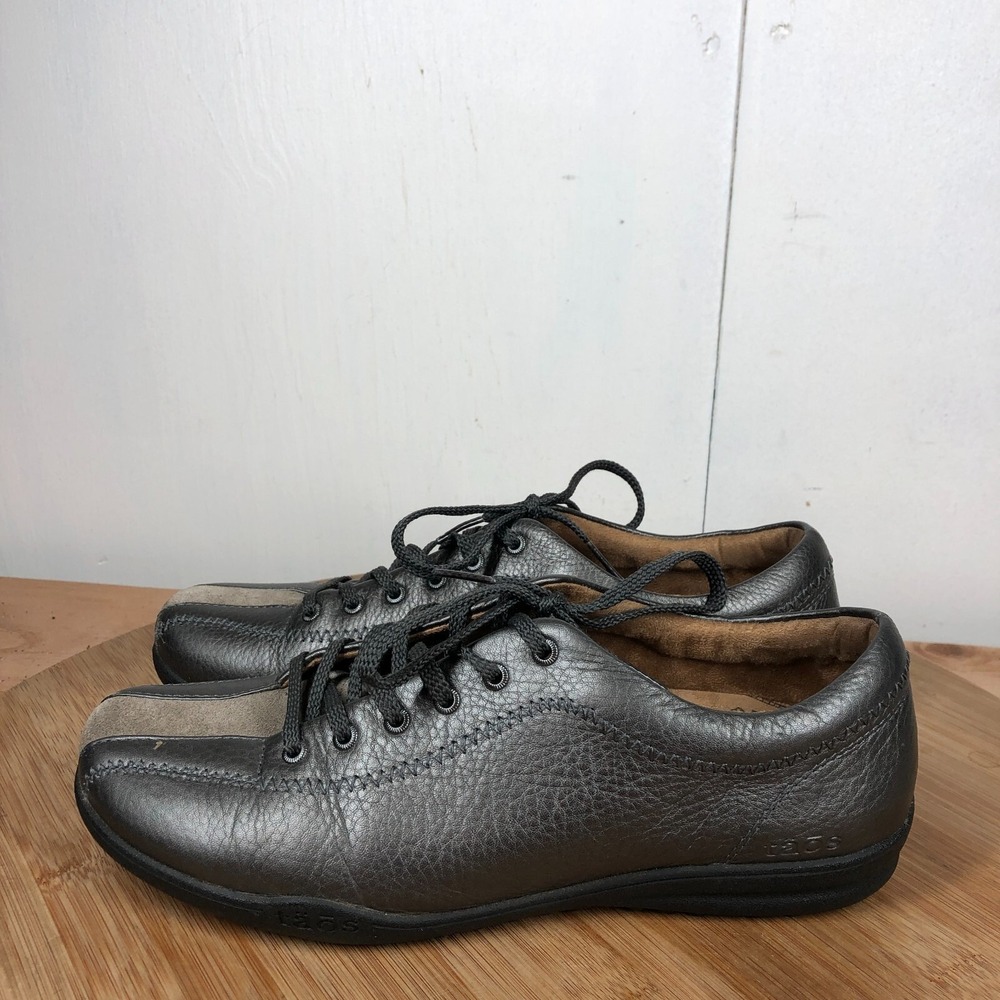 Taos Stealth Womens size 8 shoes Silver Leather Walking Casual Comfy sneakers